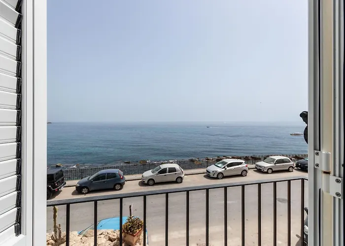 Fronte Mare & Views Daire *